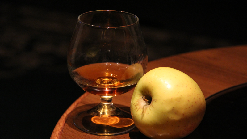 Illustration for article titled An Apple Old Fashioned is autumn on the rocks
